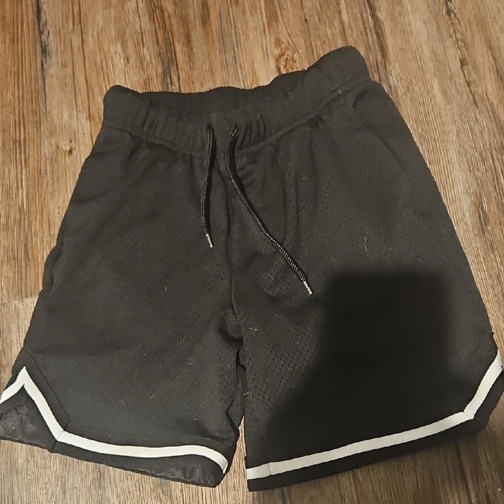 EUC  SZ. 6 Old Navy Black Active Kids 🩳 with White Trim